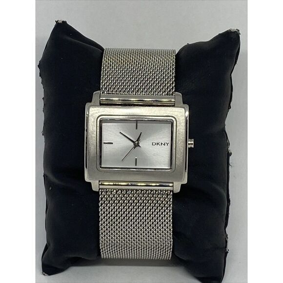 DKNY NY-8556 Women\'s Silver Stainless Steel Analog Dial Quartz Wrist Watch EY780